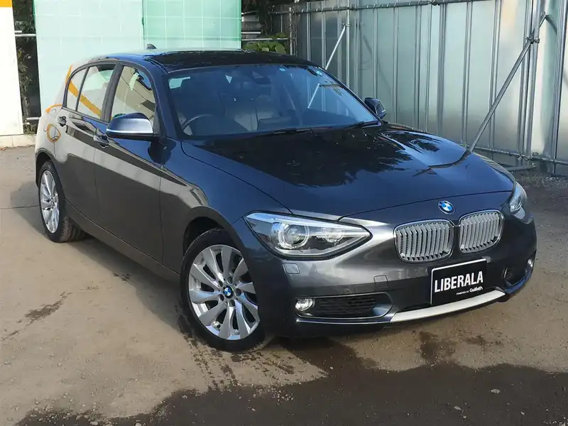 カタログ画像：１シリーズ（1 SERIES） １２０ｉ スタイル 2014年4月 DBA-1A16 1600cc ミネラル・グレー（メタリック・カラー） 燃費16.6km / l メイン