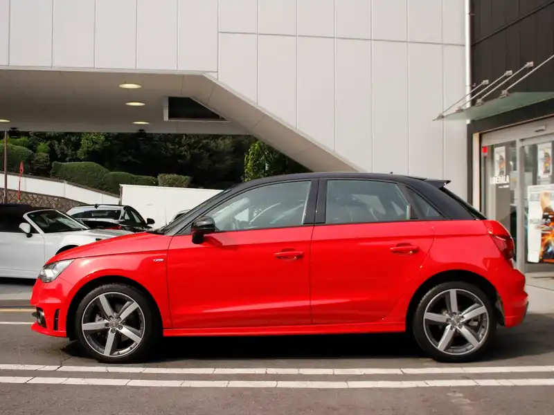 カタログ画像：Ａ１スポーツバック（A1 SPORTBACK） アドマイアード２リミテッド 2014年9月 DBA-8XCAX 1400cc ミサノレッドパールエフェクト 燃費17.8km / l 外装