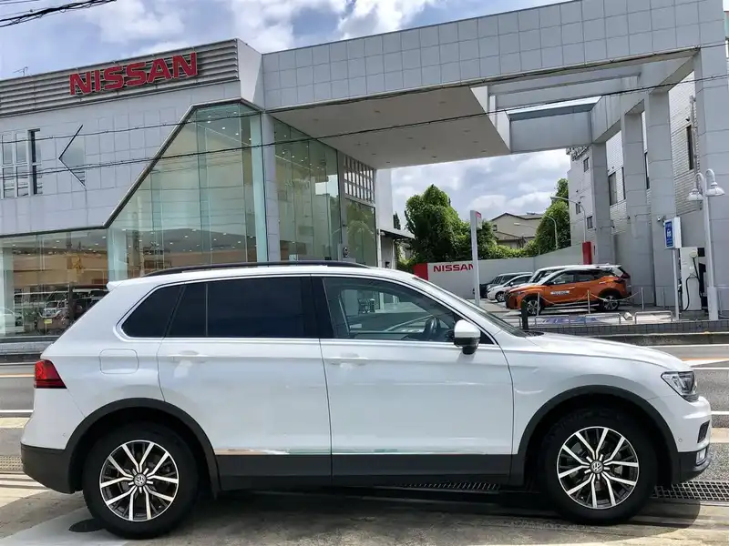 カタログ画像：ティグアン（TIGUAN） ＴＳＩ コンフォートライン 2020年1月 ABA-5NCZD 1400cc ピュアホワイト 燃費13.0km / l 外装