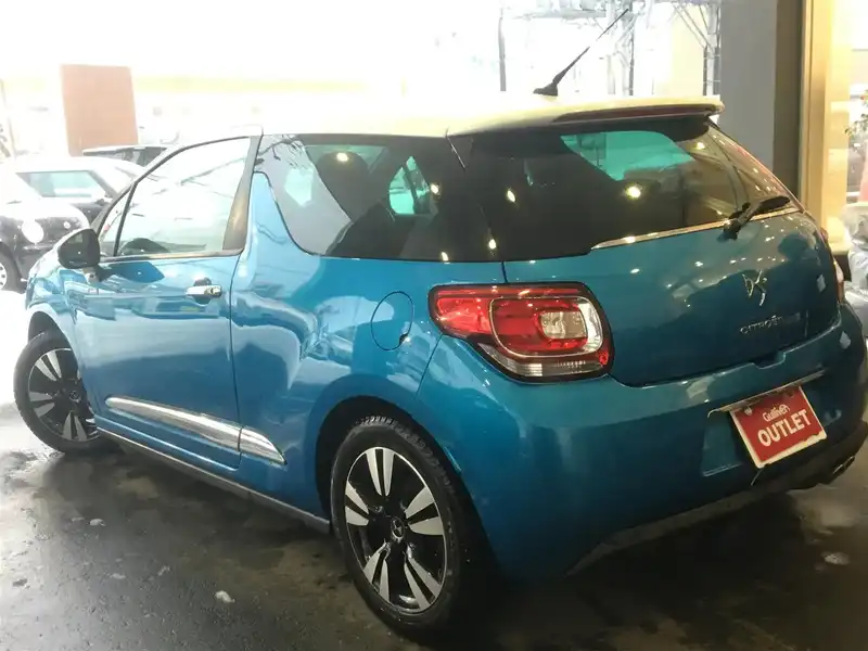 カタログ画像：ＤＳ３（DS3） スポーツシック エディション 2011年1月 ABA-A5C5F04 1600cc ブルーベリル 燃費13.7km / l  バック