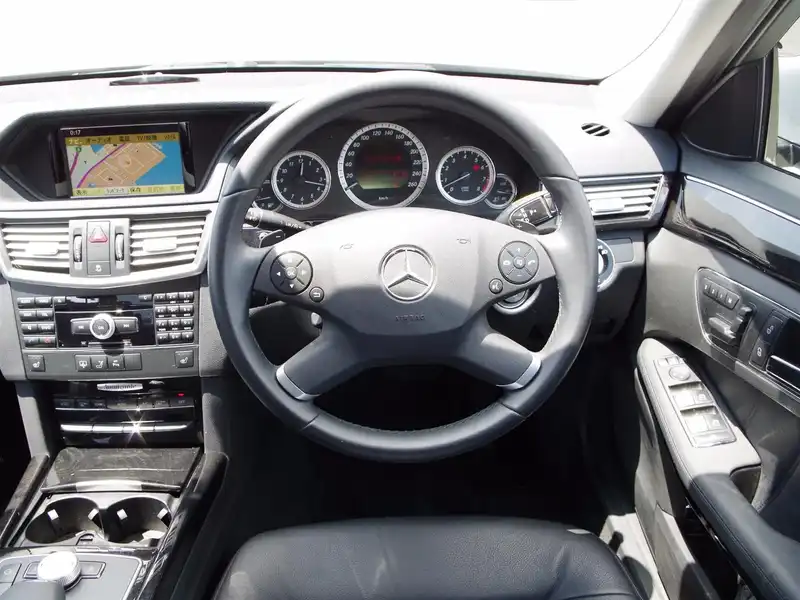 カタログ画像：Ｅクラス（E-CLASS） Ｅ３５０ アバンギャルド 2009年5月 DBA-212056C 3500cc パラジウムシルバー（Ｍ）orイリジウムシルバー（Ｍ） 燃費9.5km / l  内装