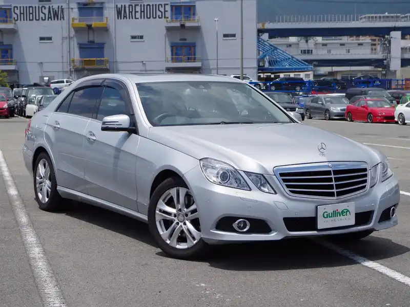 カタログ画像：Ｅクラス（E-CLASS） Ｅ３５０ アバンギャルド 2009年5月 DBA-212056C 3500cc パラジウムシルバー（Ｍ）orイリジウムシルバー（Ｍ） 燃費9.5km / l  メイン（その他）