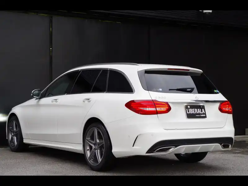 カタログ画像：Ｃクラスステーションワゴン（C-CLASS STATIONWAGON） Ｃ２００ ステーションワゴン スポーツ 2017年7月 RBA-205242 2000cc ダイヤモンドホワイト（Ｍ） 燃費14.2km / l バック