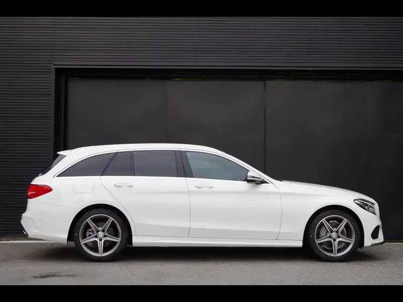 カタログ画像：Ｃクラスステーションワゴン（C-CLASS STATIONWAGON） Ｃ２００ ステーションワゴン スポーツ 2014年10月 RBA-205242 2000cc ダイヤモンドホワイト（Ｍ） 燃費16.5km / l 外装