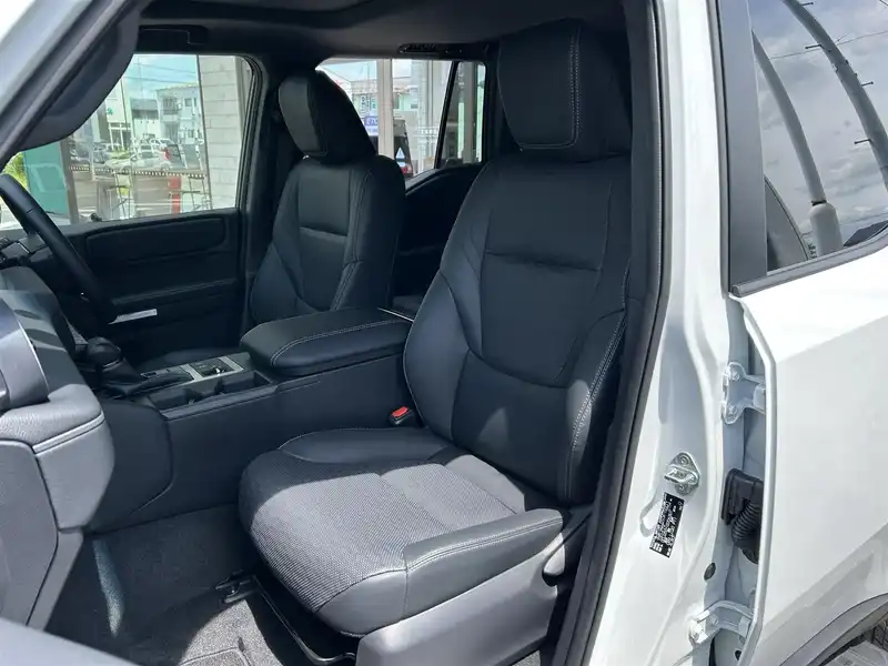 カタログ画像：ランドクルーザー２５０（LAND CRUISER 250） ＶＸ 2024年4月 3DA-GDJ250W 2800cc プラチナホワイトパールマイカ 燃費11.0km / l フロント