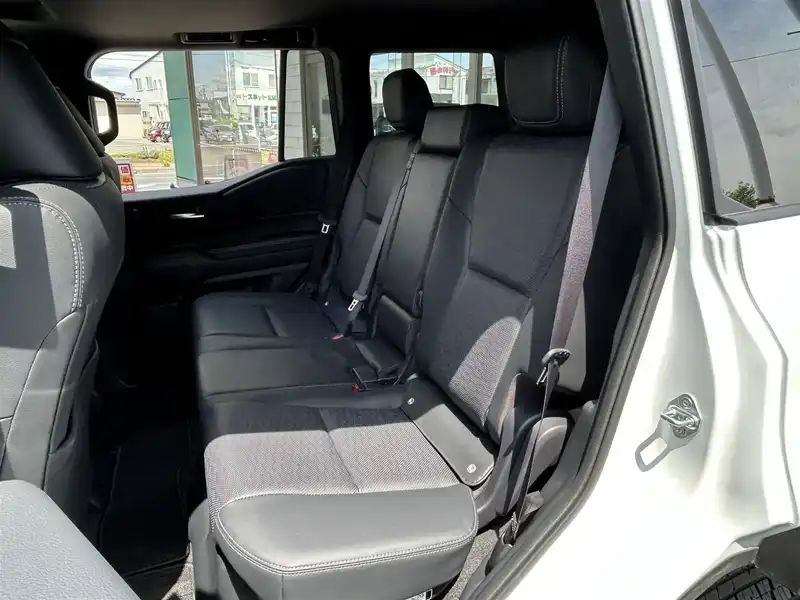 カタログ画像：ランドクルーザー２５０（LAND CRUISER 250） ＶＸ 2024年4月 3DA-GDJ250W 2800cc プラチナホワイトパールマイカ 燃費11.0km / l バック