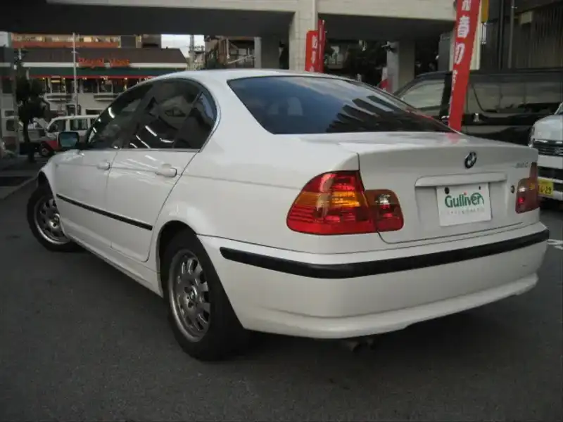 カタログ画像：３シリーズ（3 SERIES） ３２０ｉ 2001年10月 GH-AV22 2200cc アルピン・ホワイトIII（ソリッド・カラー） 燃費9.8km / l  バック