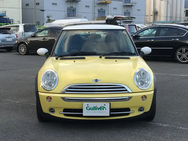 カタログ画像：ＭＩＮＩ（MINI） クーパー 2005年9月 GH-RA16 1600cc リキッド・イエロー（ソリッド） 燃費13.4km / l  フロント