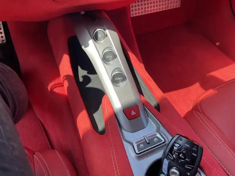 カタログ画像：Ｆ１２ベルリネッタ（F12 BERLINETTA） ベースグレード 2012年7月 ABA-F152 6300cc 内装