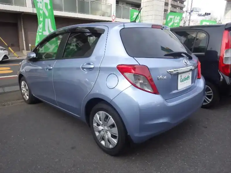 カタログ画像：ヴィッツ（VITZ） Ｕ スマートストップパッケージ 2012年5月 DBA-NSP130 1300cc ライトブルーマイカメタリック 燃費21.8km / l バック