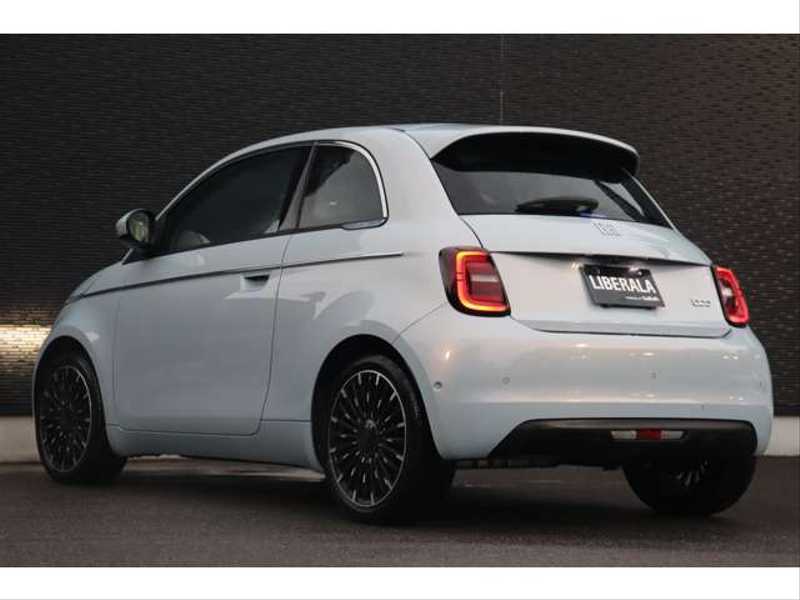 カタログ画像：５００ｅ（500e） アイコン 2022年6月 ZAA-FA1 アイス ホワイト 外装