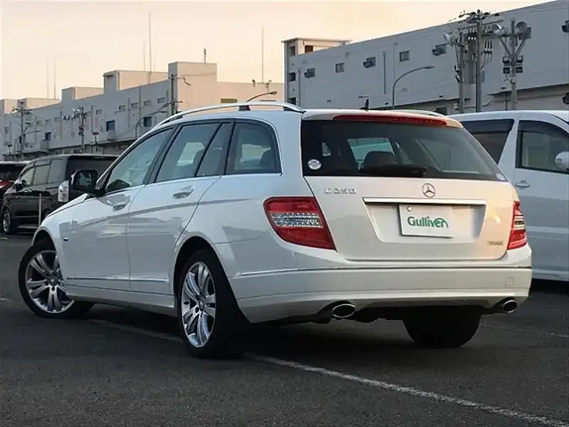 カタログ画像：Ｃクラスステーションワゴン（C-CLASS STATIONWAGON） Ｃ２５０ ステーションワゴン アバンギャルド 2008年4月 DBA-204252 2500cc カルサイトホワイト 燃費9.4km / l  バック