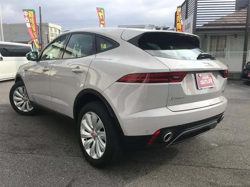 カタログ画像：Ｅペイス（E-PACE） ＳＥ １８０ＰＳ 2018年12月 LDA-DF2NA 2000cc フジホワイト（ソリッド） 燃費14.9km / l バック