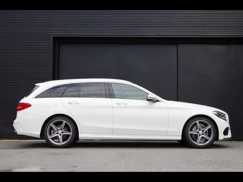 カタログ画像：Ｃクラスステーションワゴン（C-CLASS STATIONWAGON） Ｃ１８０ ステーションワゴン スポーツ 2014年10月 DBA-205240C 1600cc ポーラーホワイト（Ｓ） 燃費16.5km / l 外装