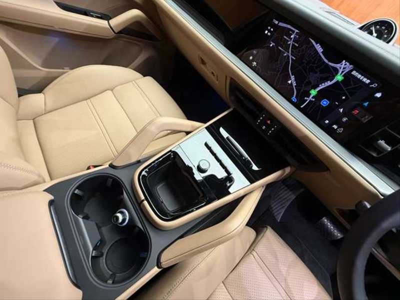 カタログ画像：カイエン（CAYENNE） カイエン 2023年4月 7BA-E3RK 3000cc クォーツァイトグレーメタリックorアークティックグレーorクレヨン 内装