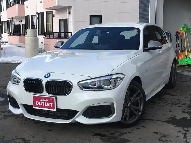 カタログ画像：１シリーズ（1 SERIES） Ｍ１４０ｉ 2018年1月 DBA-1S30 3000cc アルピン・ホワイトⅢ（ソリッド・カラー） 燃費13.4km / l フロント