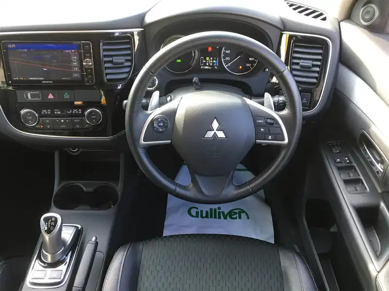 10093116 | カタログ画像：アウトランダーＰＨＥＶ（OUTLANDER PHEV） Ｇセーフティパッケージ 2014年9月 DLA-GG2W 2000cc テクニカルシルバーメタリック 内装