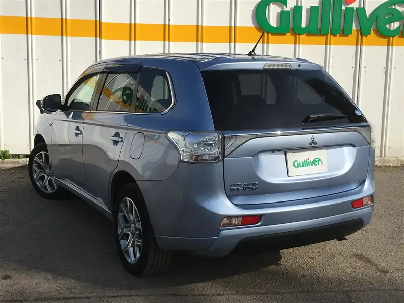 カタログ画像：アウトランダーＰＨＥＶ（OUTLANDER PHEV） Ｇセーフティパッケージ 2014年9月 DLA-GG2W 2000cc テクニカルシルバーメタリック バック