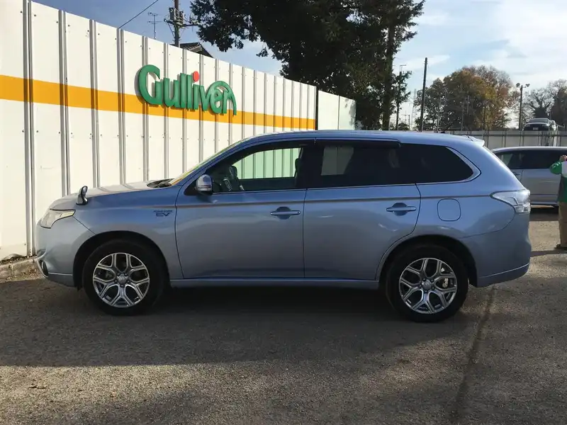 カタログ画像：アウトランダーＰＨＥＶ（OUTLANDER PHEV） Ｇセーフティパッケージ 2014年9月 DLA-GG2W 2000cc テクニカルシルバーメタリック 外装