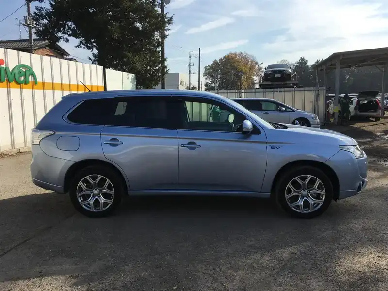 カタログ画像：アウトランダーＰＨＥＶ（OUTLANDER PHEV） Ｇセーフティパッケージ 2014年9月 DLA-GG2W 2000cc テクニカルシルバーメタリック 外装