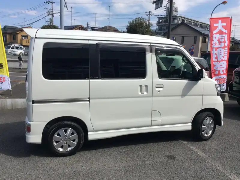 カタログ画像：アトレーワゴン（ATRAI WAGON） カスタムターボＲＳ 2014年4月 ABA-S321G 660cc パールホワイトⅢ 燃費15.2km / l  外装