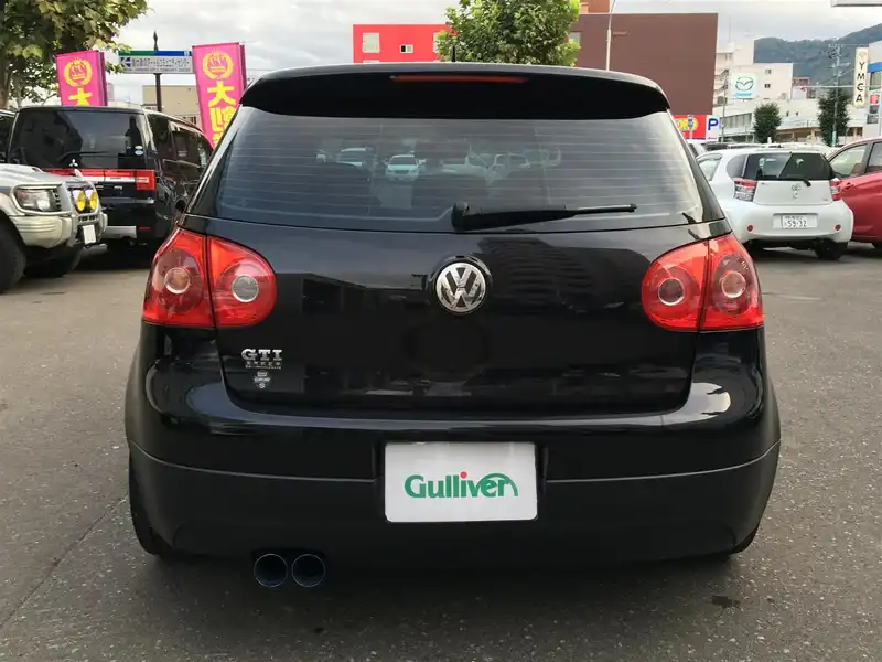 カタログ画像：ゴルフ（GOLF） ＧＴＩ 2006年2月 GH-1KAXX 2000cc ブラックマジックパールエフェクト 燃費12.6km / l  バック