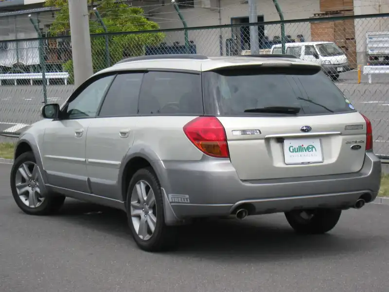 カタログ画像：レガシィアウトバック（LEGACY OUTBACK） ２．５ｉ Ｌ．Ｌ．Ｂｅａｎエディション 2004年6月 CBA-BP9 2500cc アークティックホワイト・パール／グラナイトグレー・オパール 燃費13.0km / l  バック