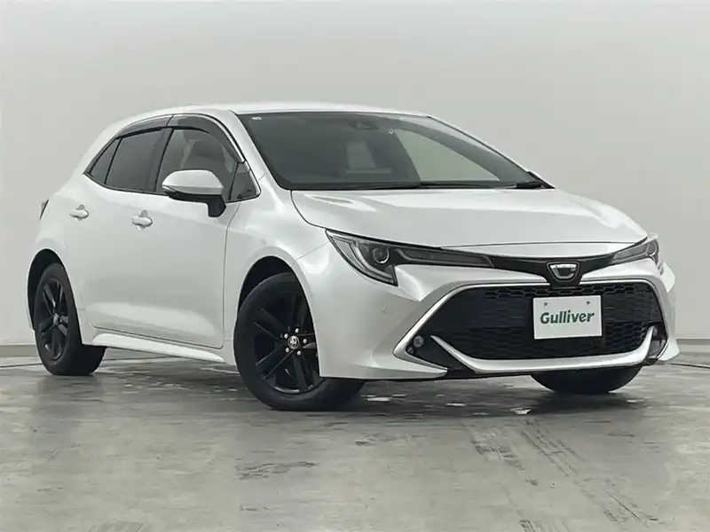 カタログ画像：カローラスポーツ（COROLLASPORT） Ｇ スタイルパッケージ 2020年6月 3BA-NRE214H 1200cc プラチナホワイトパールマイカorアティチュードブラックマイカ×プラチナホワイトパールマイカ 燃費15.2km / l メイン