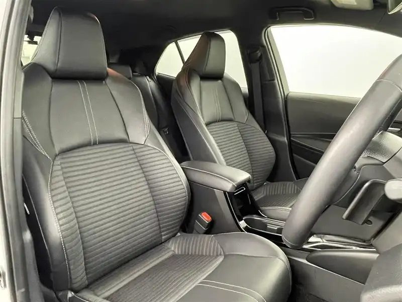 カタログ画像：カローラスポーツ（COROLLASPORT） Ｇ スタイルパッケージ 2020年6月 3BA-NRE214H 1200cc プラチナホワイトパールマイカorアティチュードブラックマイカ×プラチナホワイトパールマイカ 燃費15.2km / l 内装