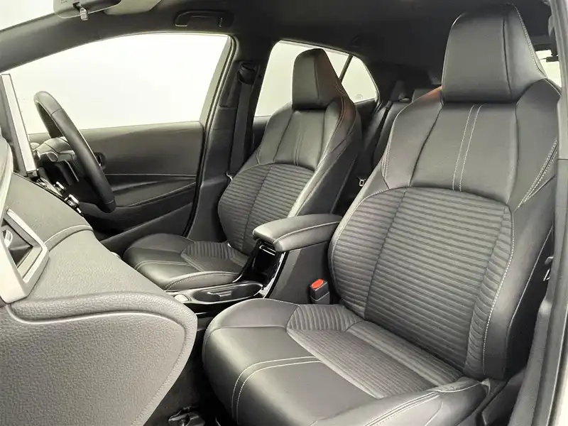 カタログ画像：カローラスポーツ（COROLLASPORT） Ｇ スタイルパッケージ 2020年6月 3BA-NRE214H 1200cc プラチナホワイトパールマイカorアティチュードブラックマイカ×プラチナホワイトパールマイカ 燃費15.2km / l 内装
