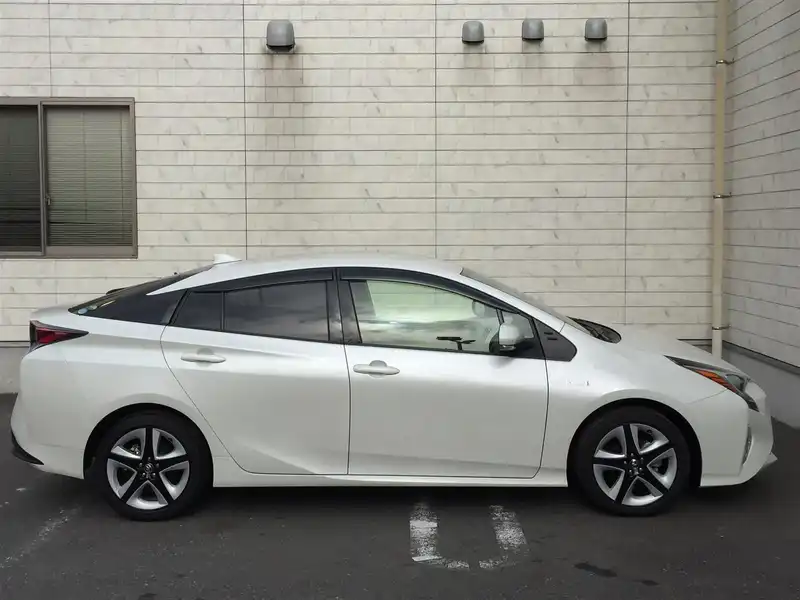 10101058 | カタログ画像：プリウス（PRIUS） Ｓツーリングセレクション 2015年12月 DAA-ZVW55 1800cc ホワイトパールクリスタルシャイン 外装