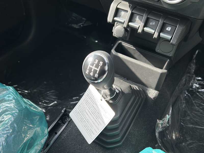 カタログ画像：ジムニーノマド（JIMNY NOMADE） ＦＣ 2025年4月 3BA-JC74W 1500cc ブルーイッシュブラックパール4 燃費14.9km / l 内装