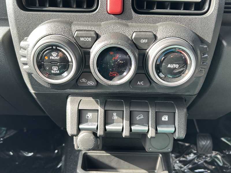 カタログ画像：ジムニーノマド（JIMNY NOMADE） ＦＣ 2025年4月 3BA-JC74W 1500cc アークティックホワイトパール 燃費14.9km / l 内装