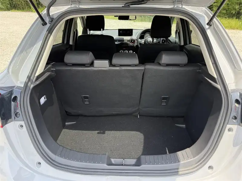 カタログ画像：ＭＡＺＤＡ２（MAZDA2） １５スポルト 2024年4月 5BA-DJLFS 1500cc ポリメタルグレーメタリックorエアログレーメタリック 燃費20.2km / l 内装
