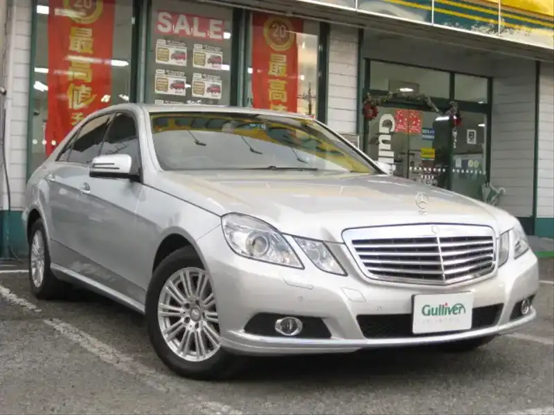 カタログ画像：Ｅクラス（E-CLASS） Ｅ３００ 2009年5月 DBA-212054C 3000cc パラジウムシルバー（Ｍ）orイリジウムシルバー（Ｍ） 燃費9.6km / l  メイン