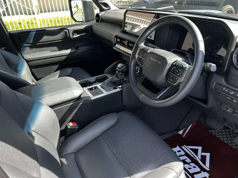 カタログ画像：ランドクルーザー２５０（LAND CRUISER 250） ＶＸ 2024年4月 3DA-GDJ250W 2800cc アバンギャルドブロンズメタリック 燃費11.0km / l フロント