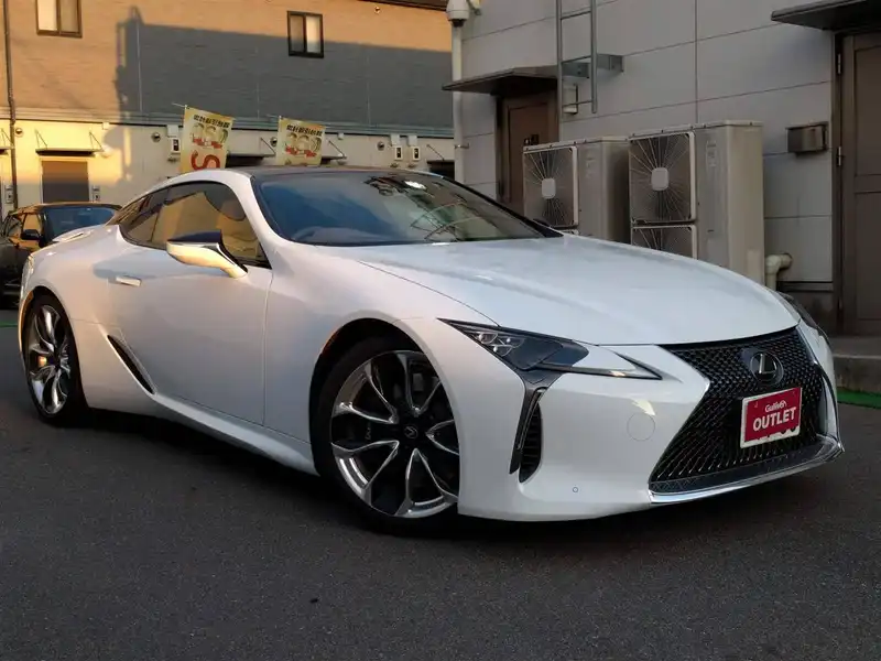 カタログ画像：ＬＣ（LC） ＬＣ５００ Ｓパッケージ 2018年8月 DBA-URZ100 5000cc ホワイトノーヴァガラスフレーク 燃費7.8km / l メイン