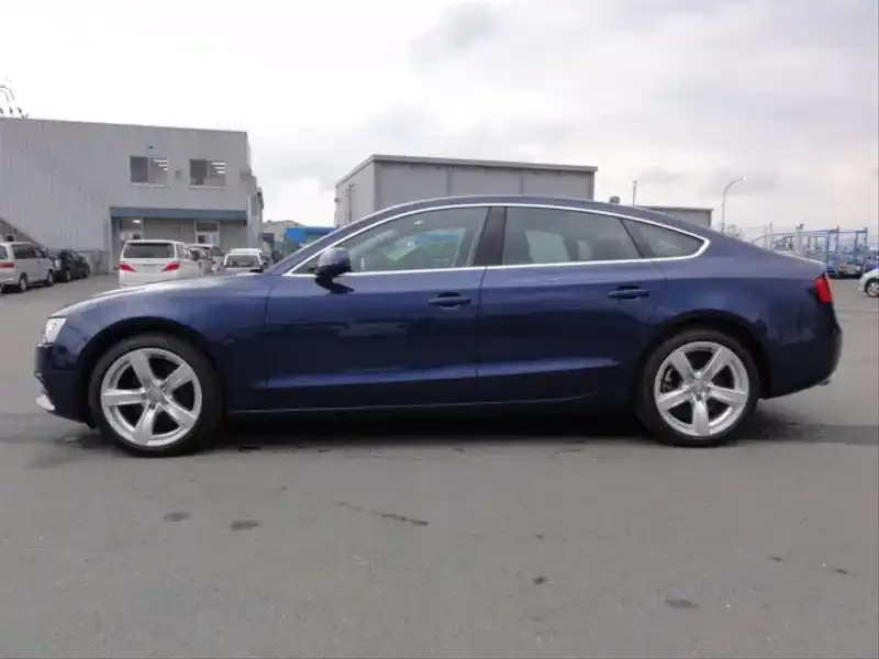 カタログ画像：Ａ５スポーツバック（A5 SPORTBACK） ２．０ＴＦＳＩクワトロ 2013年7月 DBA-8TCDNL 2000cc スクーバブルーメタリック 燃費13.6km / l 外装