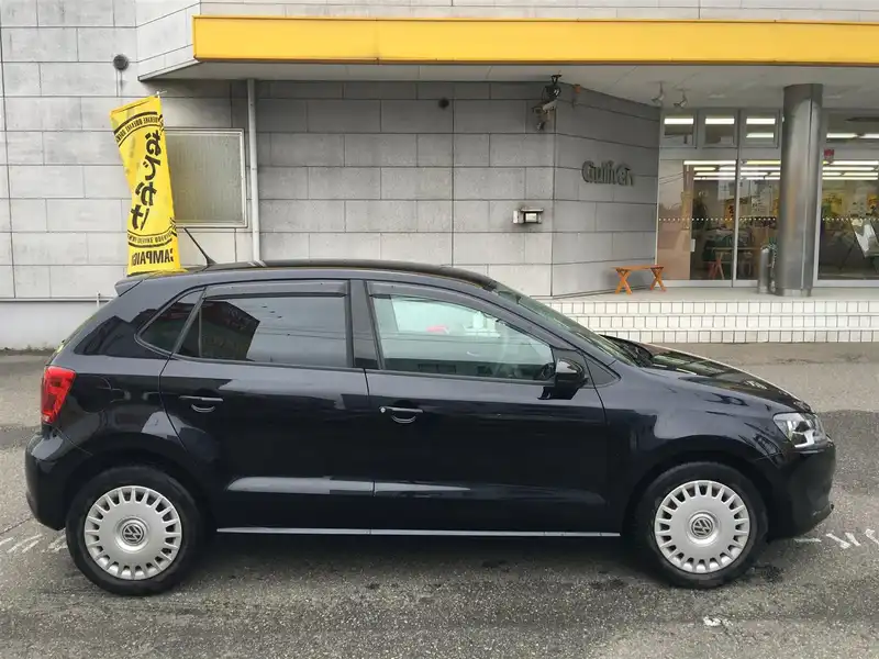 カタログ画像：ポロ（POLO） １．４ コンフォートライン 2009年10月 ABA-6RCGG 1400cc ディープブラックパールエフェクト 燃費17.0km / l  外装