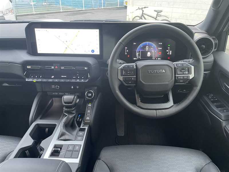 カタログ画像：ランドクルーザー２５０（LAND CRUISER 250） ＶＸ 2024年4月 3DA-GDJ250W 2800cc プラチナホワイトパールマイカ 燃費11.0km / l フロント