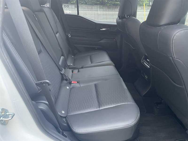 カタログ画像：ランドクルーザー２５０（LAND CRUISER 250） ＶＸ 2024年4月 3DA-GDJ250W 2800cc プラチナホワイトパールマイカ 燃費11.0km / l バック