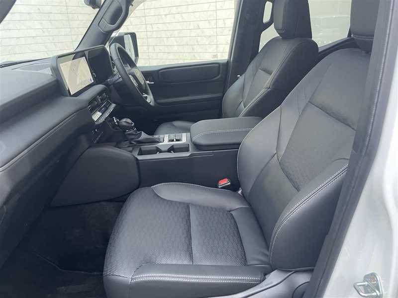 カタログ画像：ランドクルーザー２５０（LAND CRUISER 250） ＶＸ 2024年4月 3DA-GDJ250W 2800cc プラチナホワイトパールマイカ 燃費11.0km / l フロント