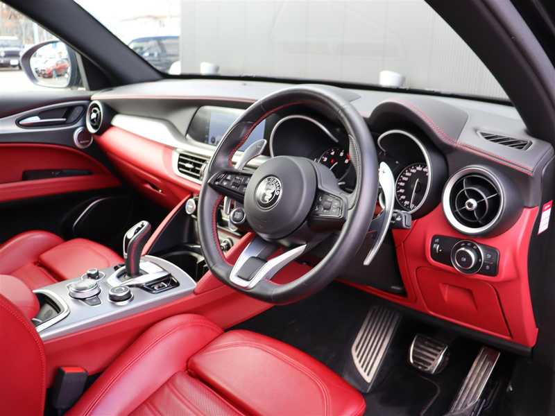 カタログ画像：ステルヴィオ（STELVIO） エディツィオーネ ルッソ 2022年10月 3DA-94922 2200cc 燃費16.0km / l 内装