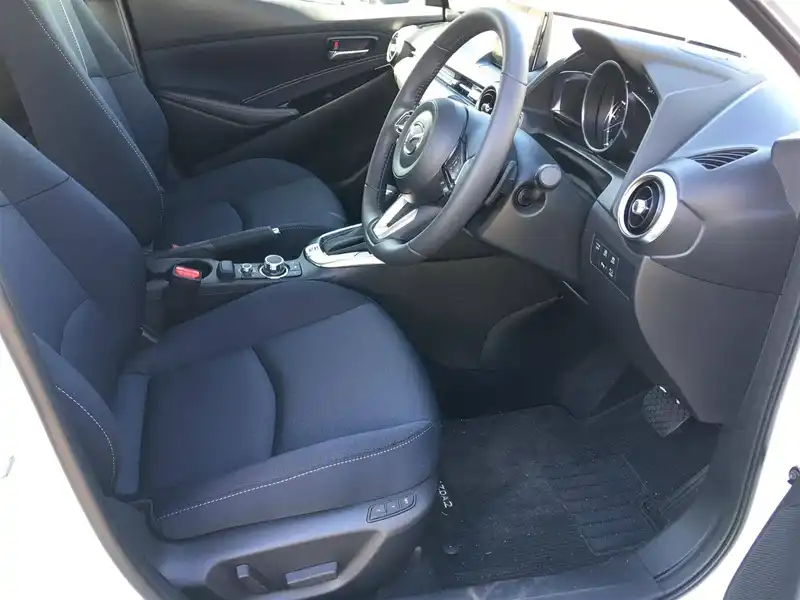 カタログ画像：ＭＡＺＤＡ２（MAZDA2） １５Ｓ Ｌパッケージ 2019年9月 6BA-DJLFS 1500cc スノーフレイクホワイトパールマイカ 燃費19.8km / l 内装