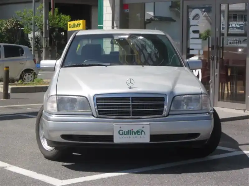 カタログ画像：Ｃクラス（C-CLASS） Ｃ２００ エレガンス 1994年5月 E-202020 2000cc ブリリアントシルバー 燃費10.0km / l  フロント