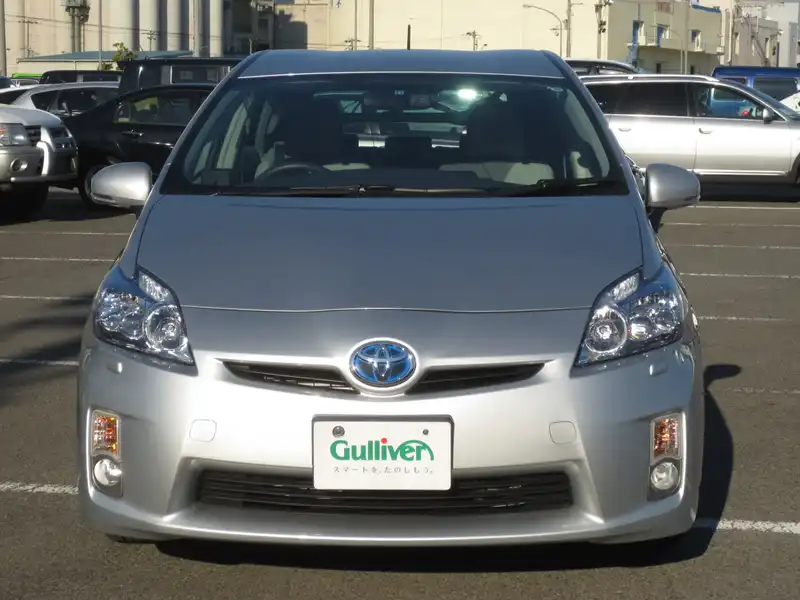 カタログ画像：プリウス（PRIUS） Ｓ ＬＥＤエディション 2010年11月 DAA-ZVW30 1800cc シルバーメタリック 燃費30.4km / l フロント