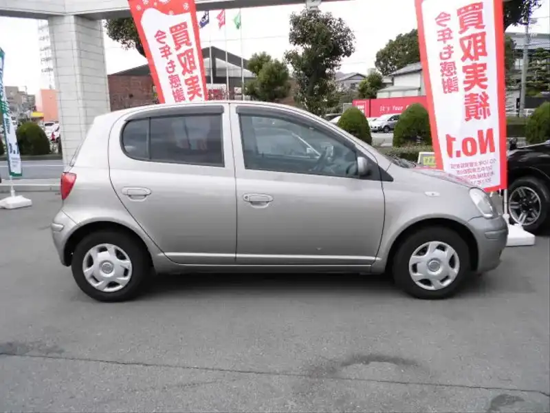 カタログ画像：ヴィッツ（VITZ） Ｕ 2004年4月 CBA-NCP15 1300cc グレーメタリック 燃費16.6km / l  外装