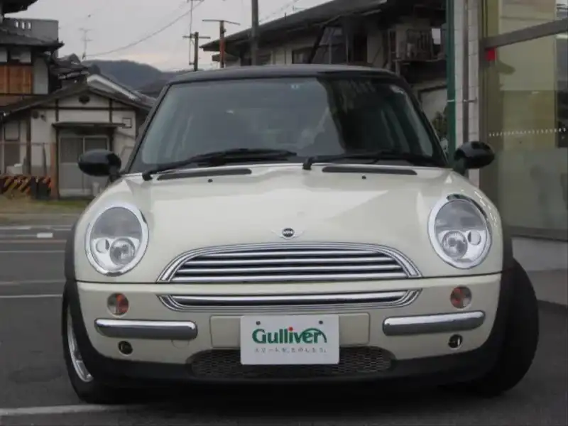 カタログ画像：ＭＩＮＩ（MINI） クーパー 2004年4月 GH-RA16 1600cc ペッパー・ホワイト 燃費14.4km / l  フロント