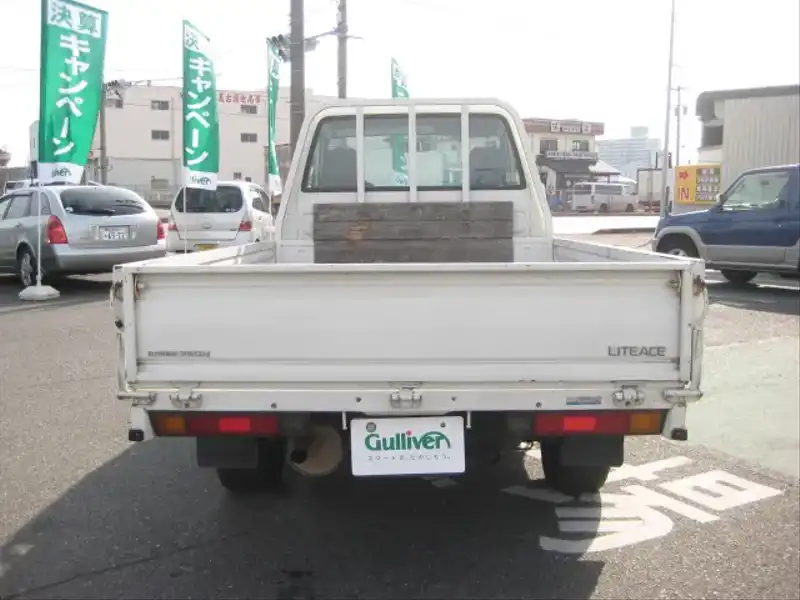 カタログ画像：ライトエーストラック（LITEACE TRUCK） ＤＸ 1999年6月 GC-KM75 1800cc ホワイト 燃費11.0km / l  バック