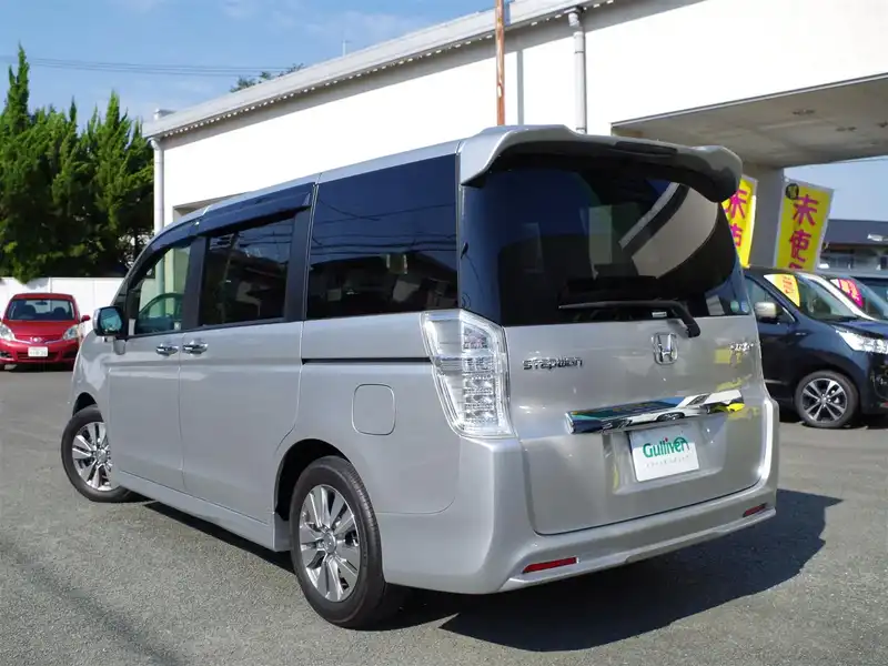 カタログ画像：ステップワゴンスパーダ（STEPWAGON SPADA） Ｚ インターナビセレクション 2012年4月 DBA-RK5 2000cc スーパープラチナ・メタリック 燃費14.4km / l 外装